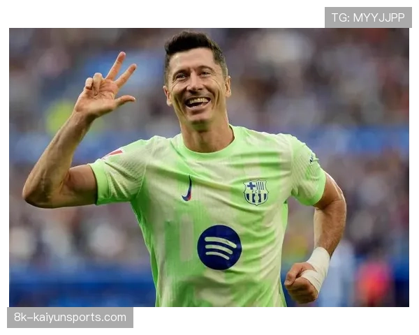 西甲射手榜:多夫比克20球领跑,莱万、何塞卢紧随其后 西甲射手榜:多夫比克20球领跑,莱万、何塞卢紧随其后